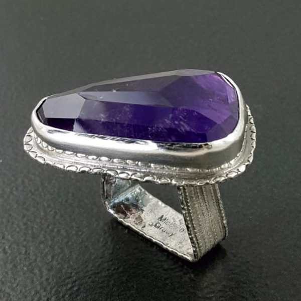 amethyst ring square band